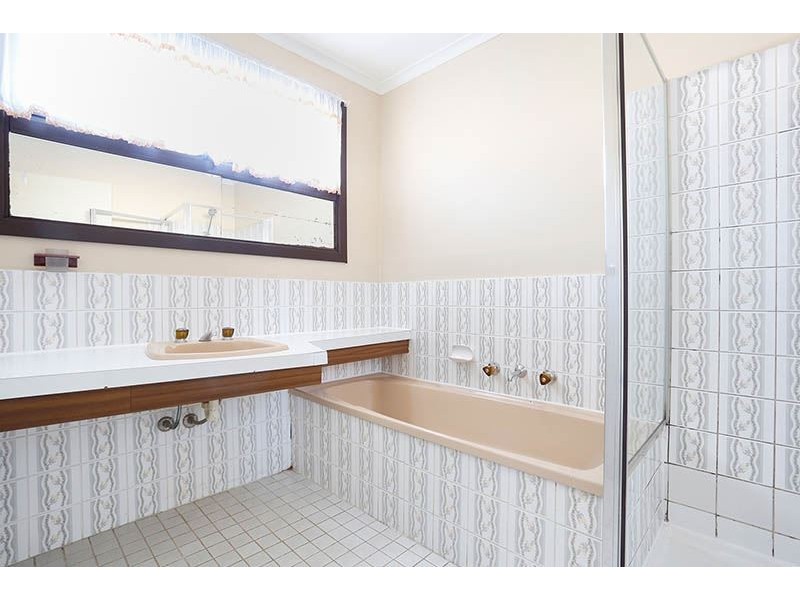 6 Lancelot Crescent, Glen Waverley VIC 3150