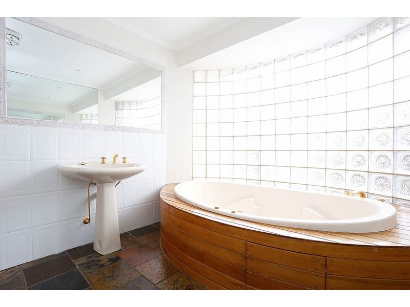 24 Redleaf Way, Wheelers Hill VIC 3150