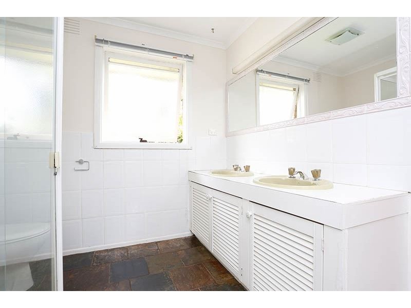24 Redleaf Way, Wheelers Hill VIC 3150