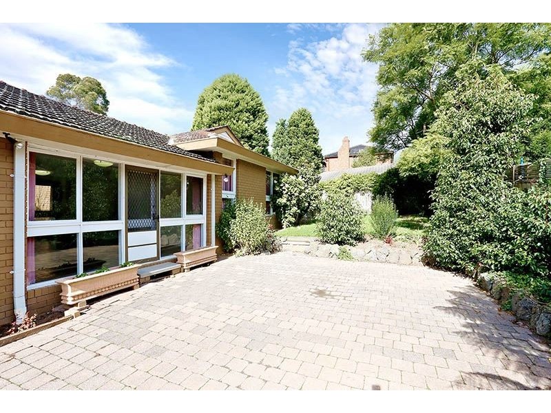 24 Redleaf Way, Wheelers Hill VIC 3150