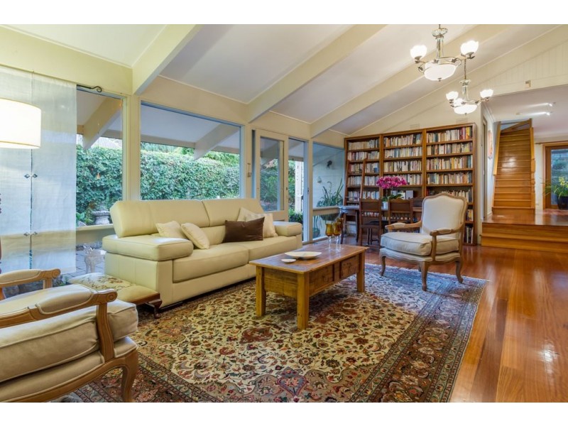 21 Rowitta Drive, Glen Waverley VIC 3150