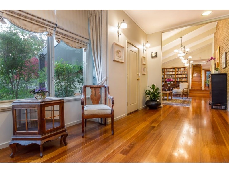 21 Rowitta Drive, Glen Waverley VIC 3150