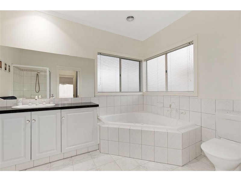 23 Arlington Drive, Glen Waverley VIC 3150