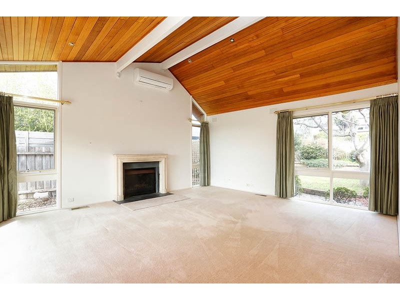 24 Caithness Crescent, Glen Waverley VIC 3150