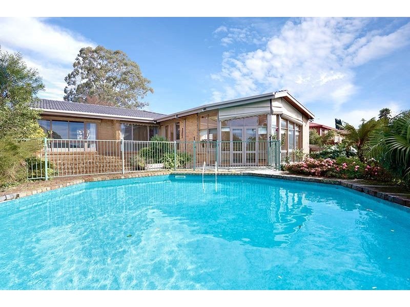 24 Caithness Crescent, Glen Waverley VIC 3150