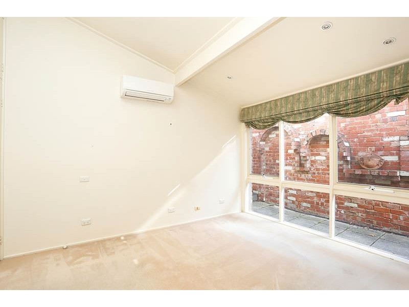 24 Caithness Crescent, Glen Waverley VIC 3150