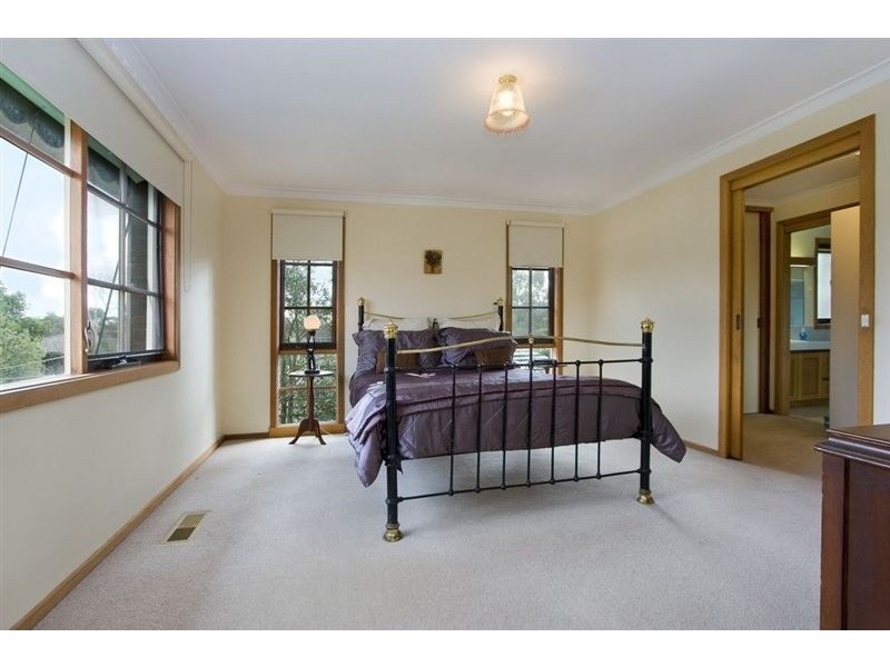 4 Madigan Drive, Glen Waverley VIC 3150