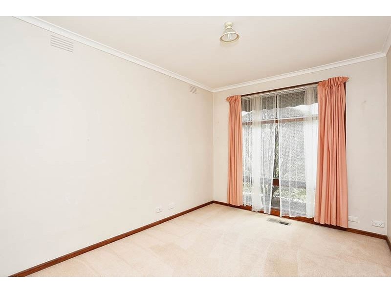 16 Arianne Road, Glen Waverley VIC 3150
