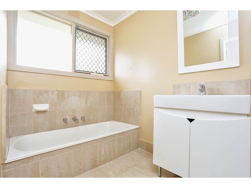 16 Arianne Road, Glen Waverley VIC 3150