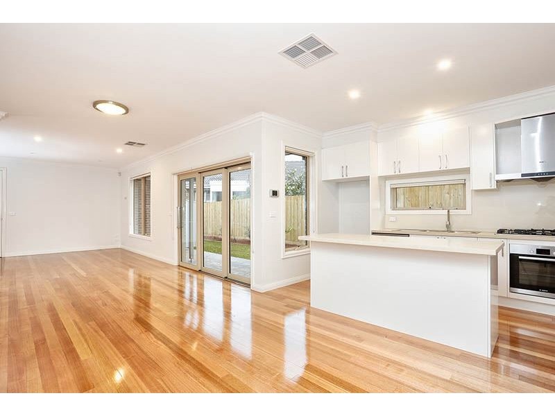 2/18 Avondale Grove, Mount Waverley VIC 3149