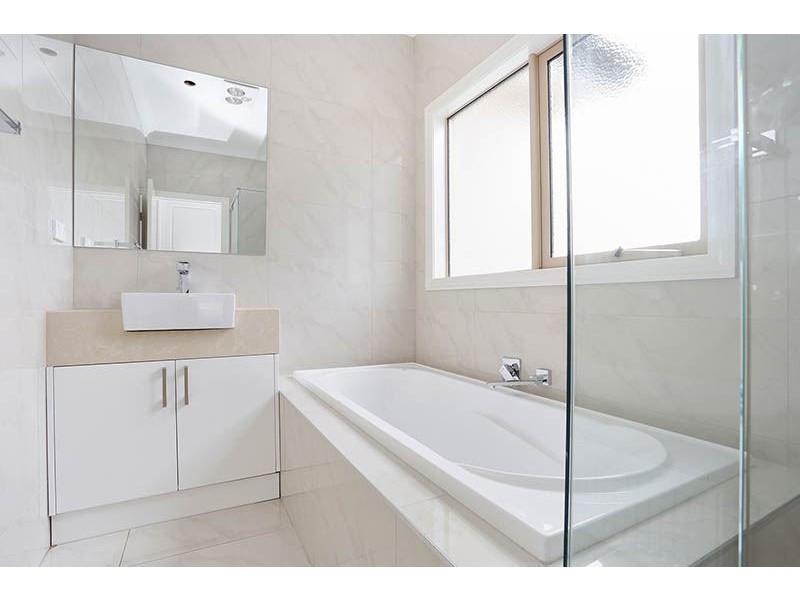 2/18 Avondale Grove, Mount Waverley VIC 3149