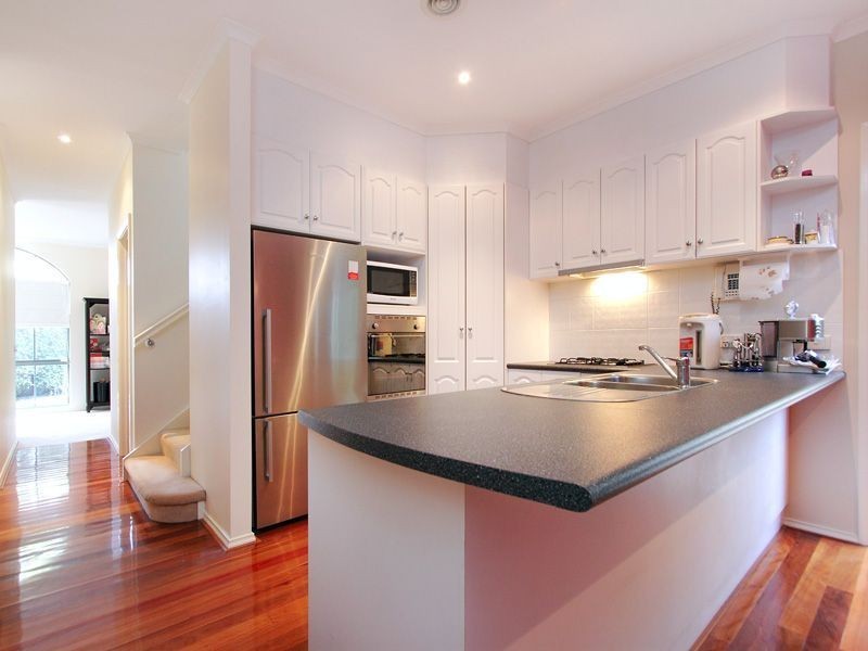 35 Silverwood Way, Glen Waverley VIC 3150