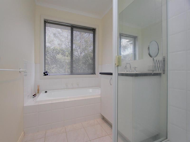 35 Silverwood Way, Glen Waverley VIC 3150