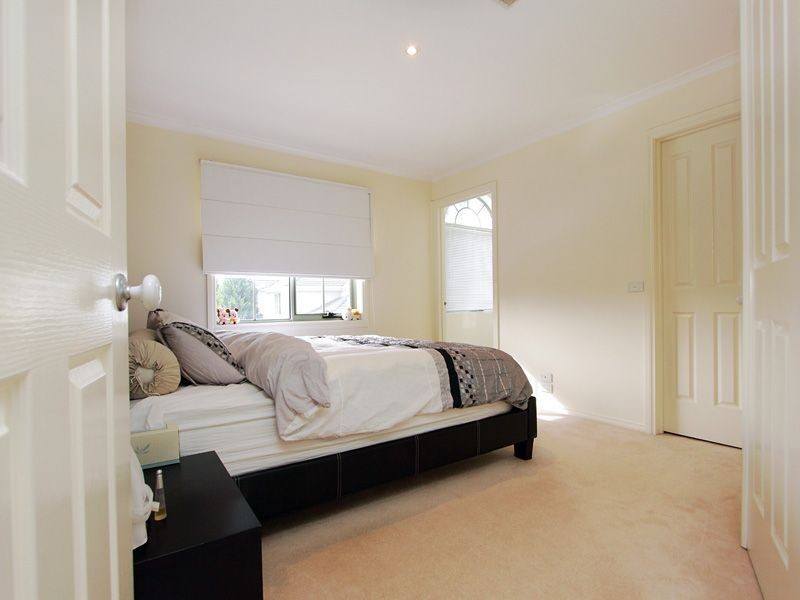 35 Silverwood Way, Glen Waverley VIC 3150