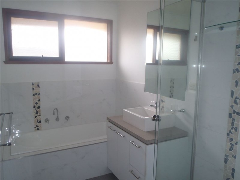 1 Bunbury Avenue, Narre Warren VIC 3805