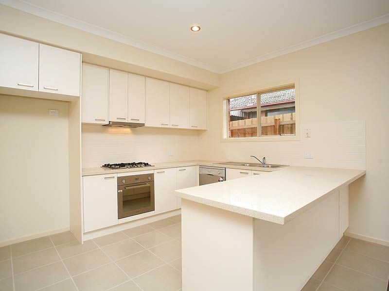 2/18 Jordan Grove, Glen Waverley VIC 3150