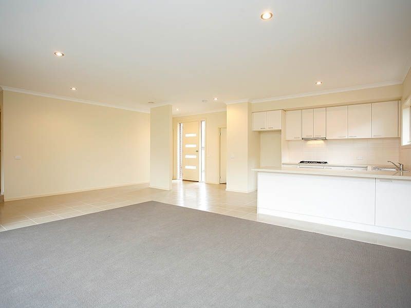 2/18 Jordan Grove, Glen Waverley VIC 3150