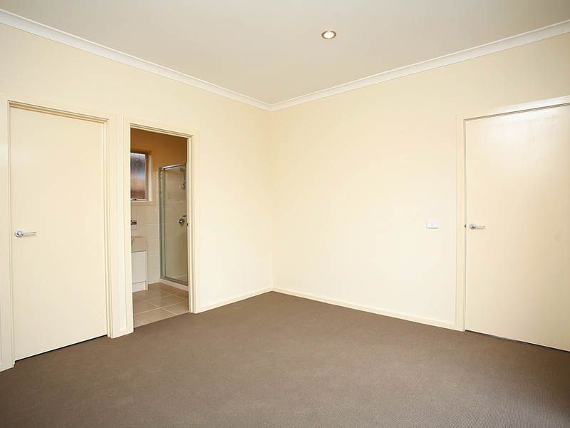 2/18 Jordan Grove, Glen Waverley VIC 3150