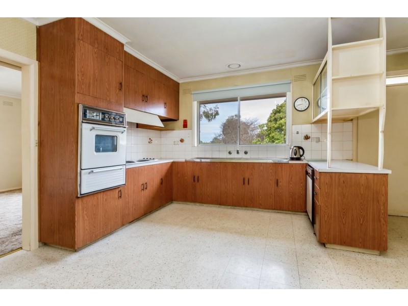 24 Hallows Street, Glen Waverley VIC 3150