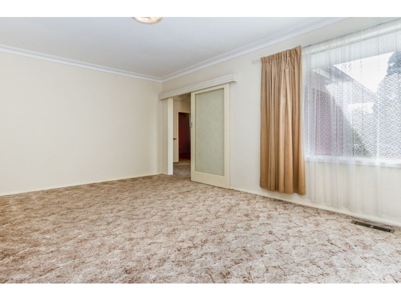 24 Hallows Street, Glen Waverley VIC 3150