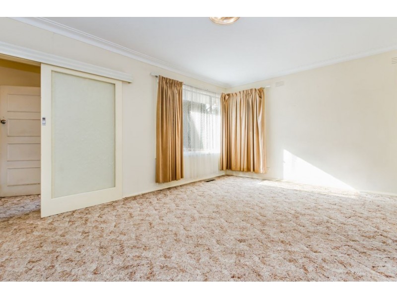 24 Hallows Street, Glen Waverley VIC 3150
