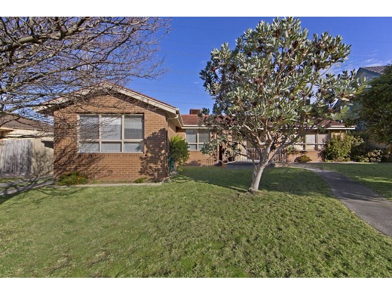 8 Whitehaven Crescent, Mulgrave VIC 3170