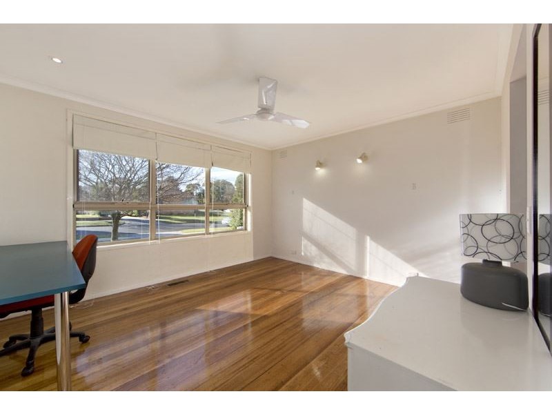 8 Whitehaven Crescent, Mulgrave VIC 3170