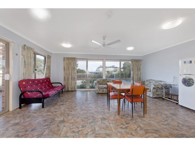 8 Whitehaven Crescent, Mulgrave VIC 3170