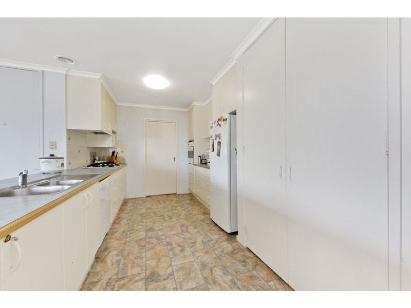 8 Whitehaven Crescent, Mulgrave VIC 3170