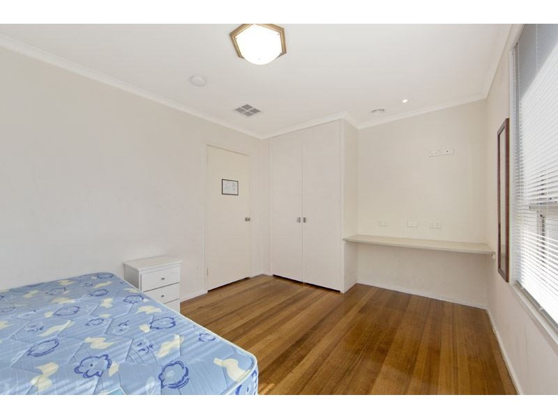 8 Whitehaven Crescent, Mulgrave VIC 3170