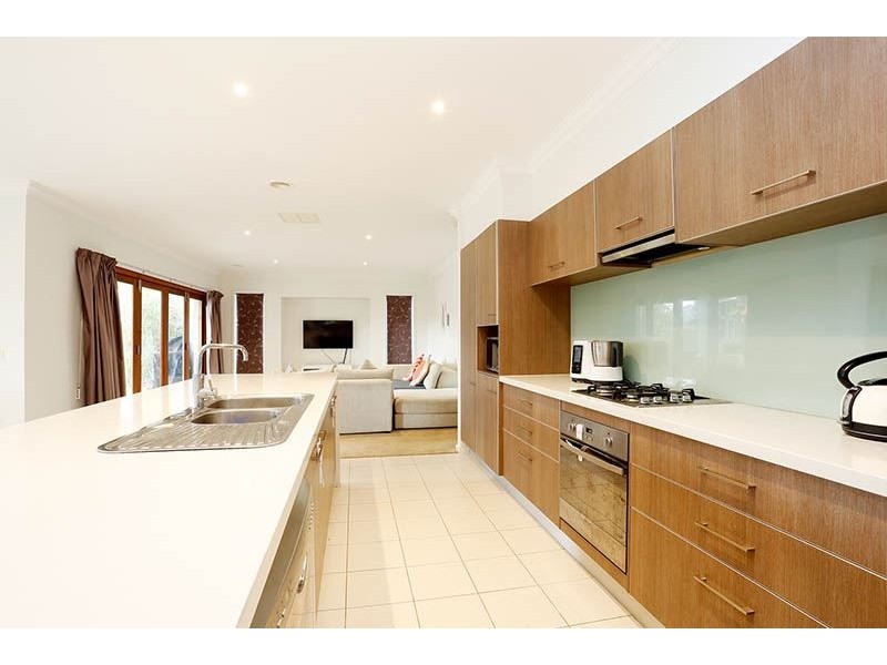 3 Artesian Place, Waterways VIC 3195
