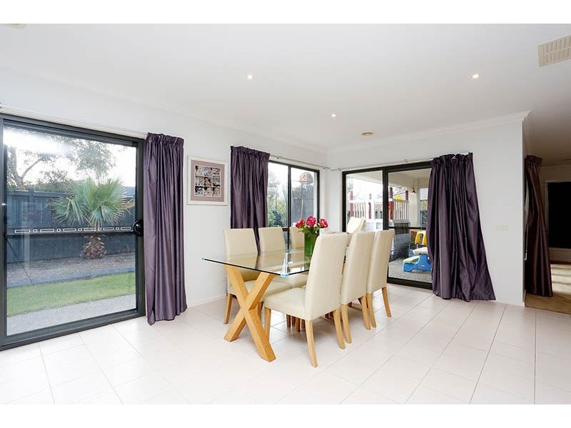 3 Artesian Place, Waterways VIC 3195