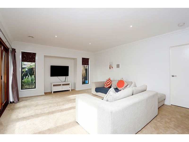 3 Artesian Place, Waterways VIC 3195