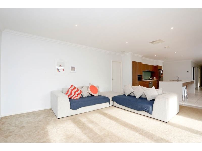 3 Artesian Place, Waterways VIC 3195