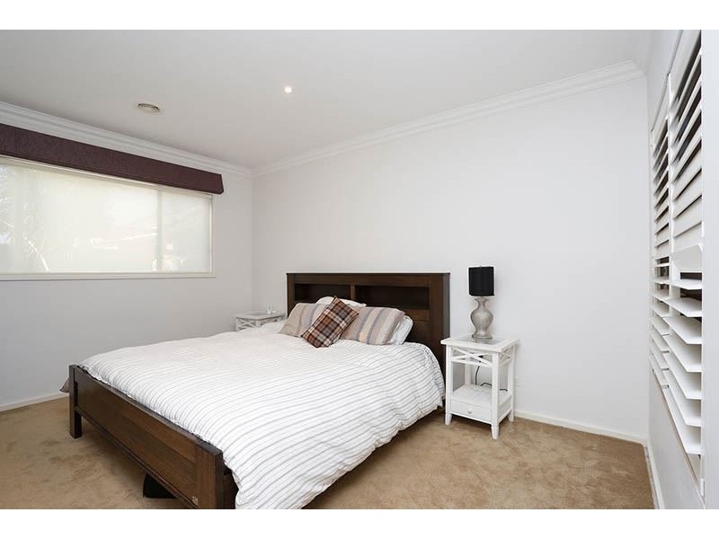 3 Artesian Place, Waterways VIC 3195