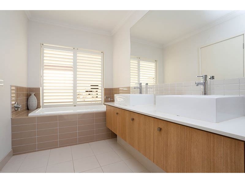 3 Artesian Place, Waterways VIC 3195