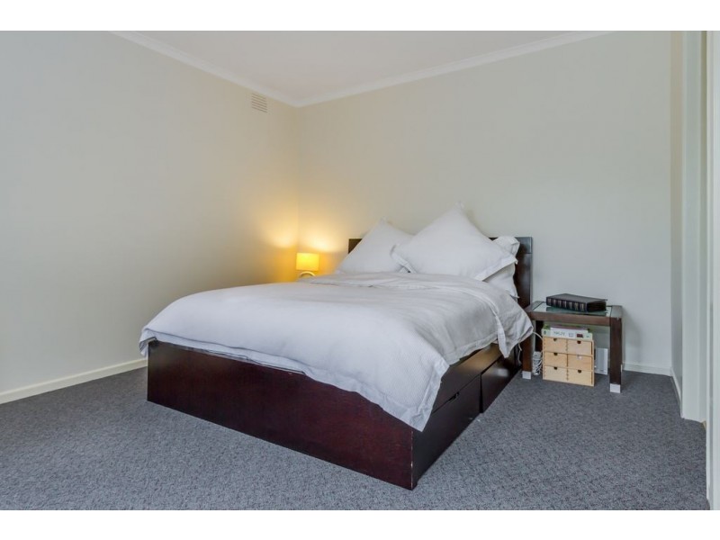 2 Cairn Grove, Glen Waverley VIC 3150