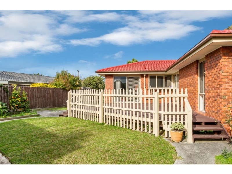 2 Cairn Grove, Glen Waverley VIC 3150