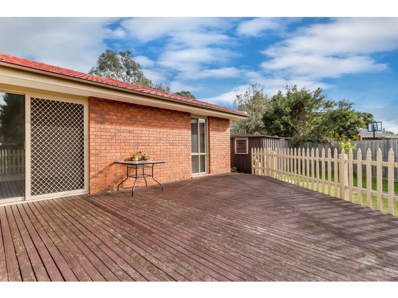 2 Cairn Grove, Glen Waverley VIC 3150