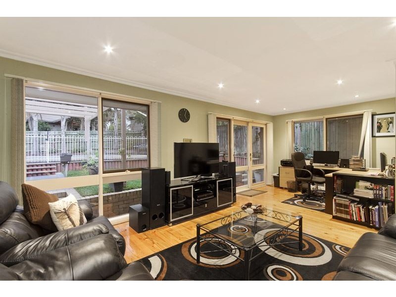 10 Leamington Crescent, Glen Waverley VIC 3150