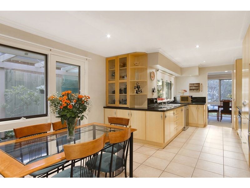 10 Leamington Crescent, Glen Waverley VIC 3150