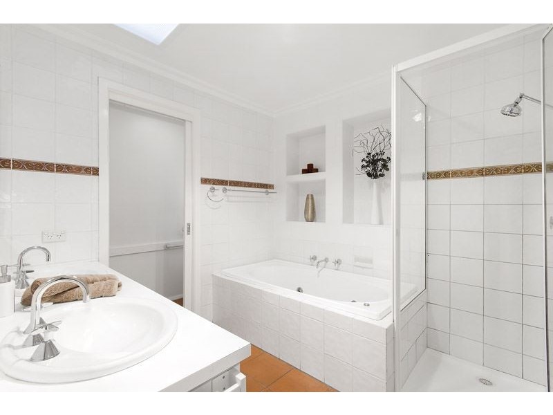 10 Leamington Crescent, Glen Waverley VIC 3150