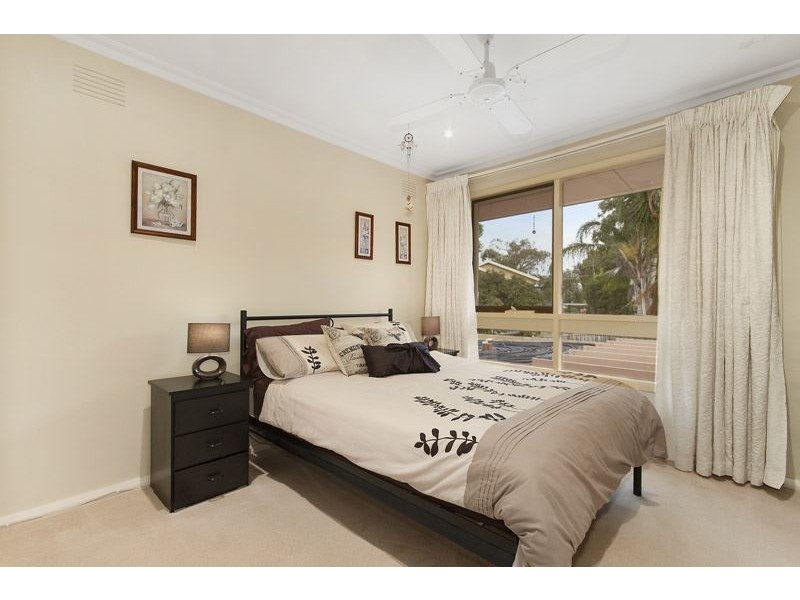 10 Leamington Crescent, Glen Waverley VIC 3150