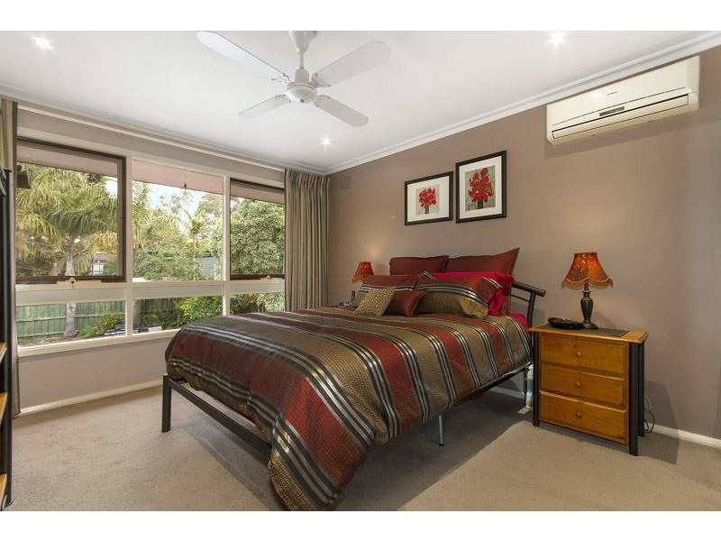 10 Leamington Crescent, Glen Waverley VIC 3150