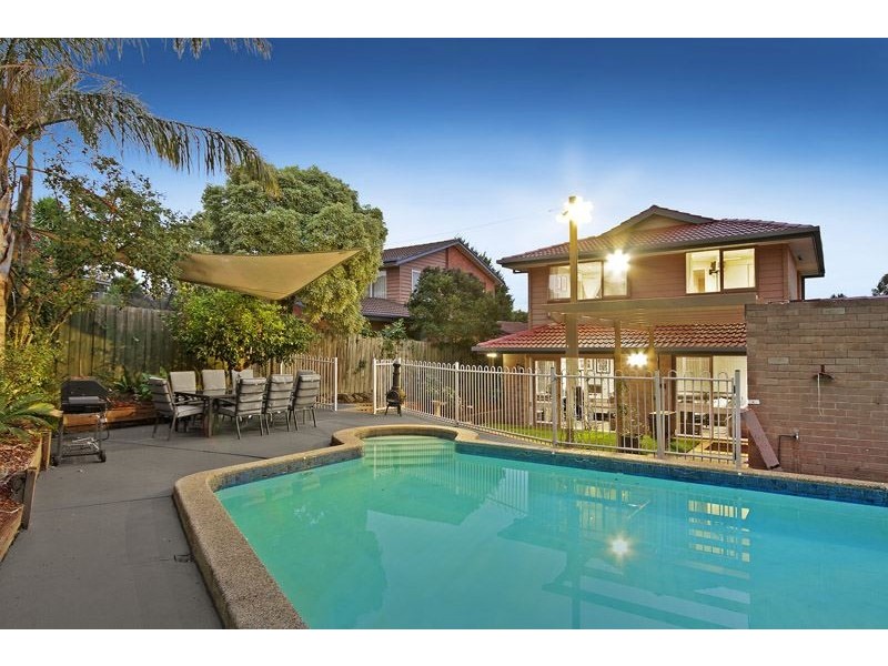 10 Leamington Crescent, Glen Waverley VIC 3150