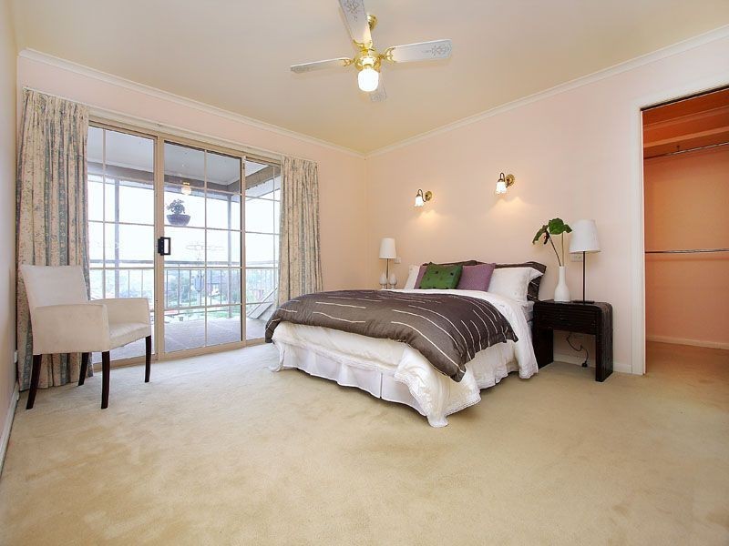 1 Hollygreen Drive, Wheelers Hill VIC 3150