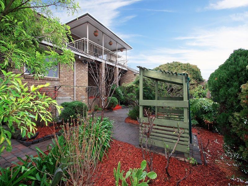 1 Hollygreen Drive, Wheelers Hill VIC 3150