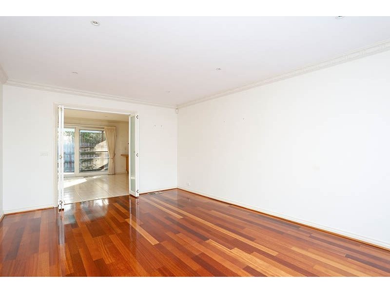 2/3 Hinkler road, Glen Waverley VIC 3150