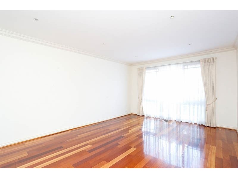 2/3 Hinkler road, Glen Waverley VIC 3150