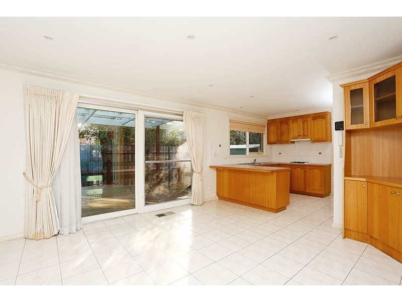 2/3 Hinkler road, Glen Waverley VIC 3150